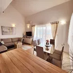 Hotel apartamentowy Mikulić