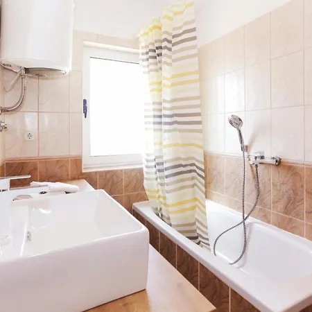 Aparthotel Mikulic *