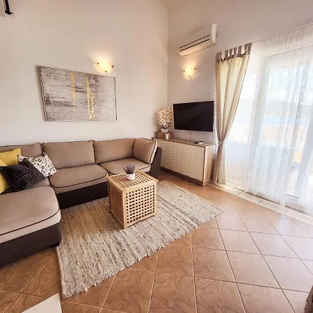 Mikulic Aparthotel 4*